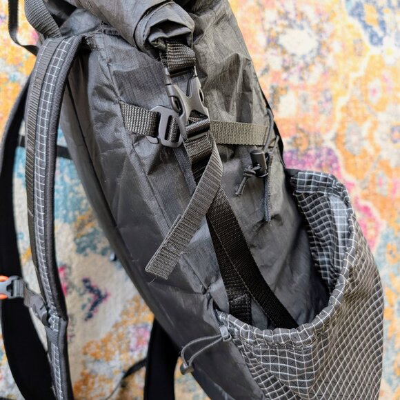 HYPERLITE MOUNTAIN GEAR | "Elevate" 22L Ultralight Daypack | Medium - Picture 6 of 8